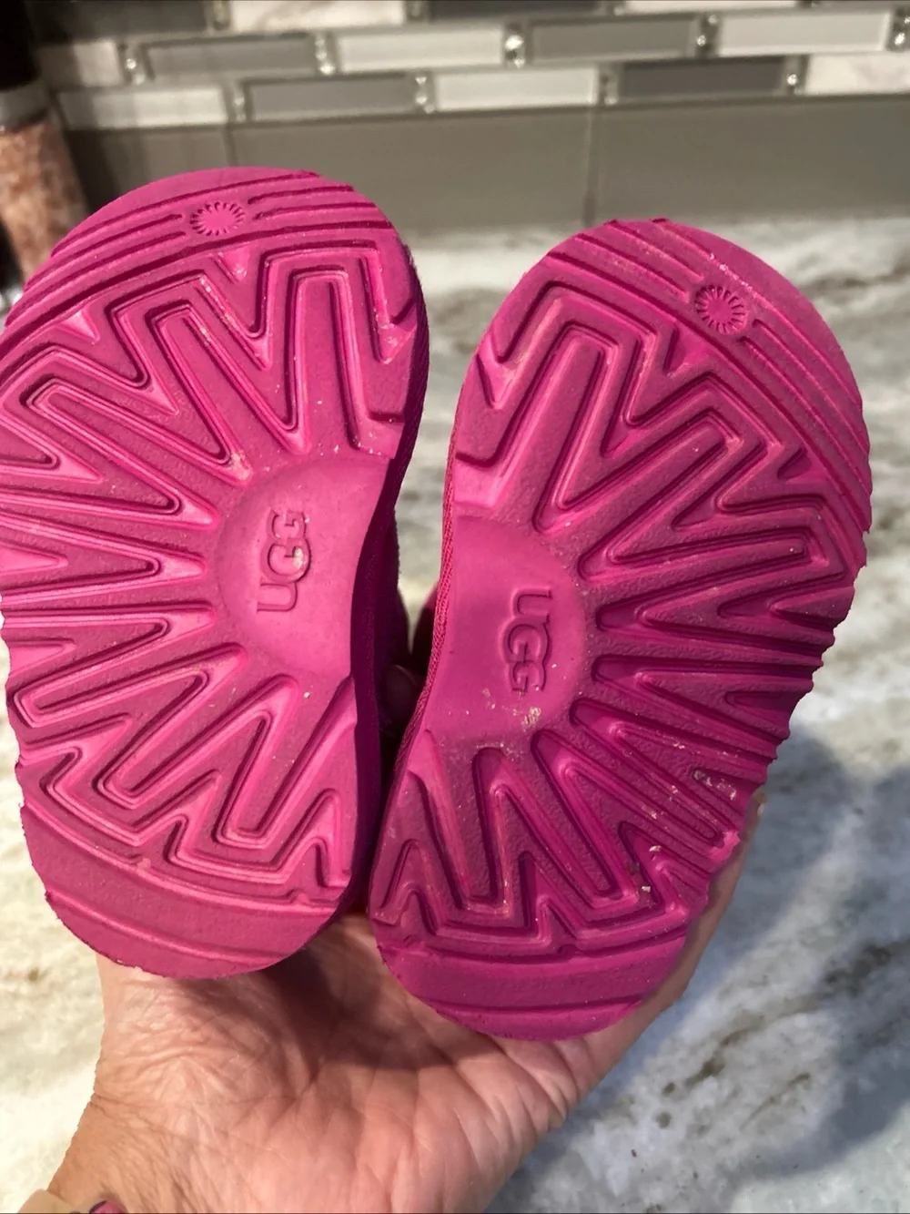 UGG Kids Classic Shearling Suede Hot  Pink Boots Toddler Girl Sz 6 Warm Winter.